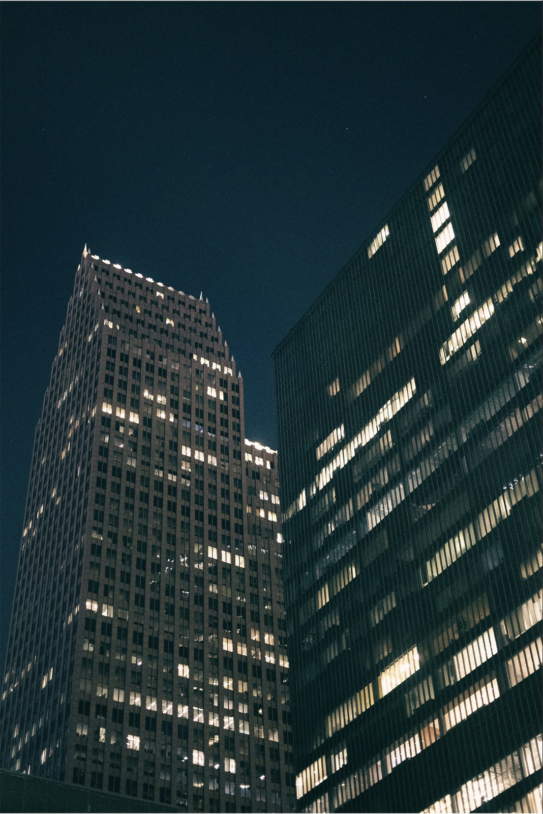 Initial city placement: the tallest facade is on the right.